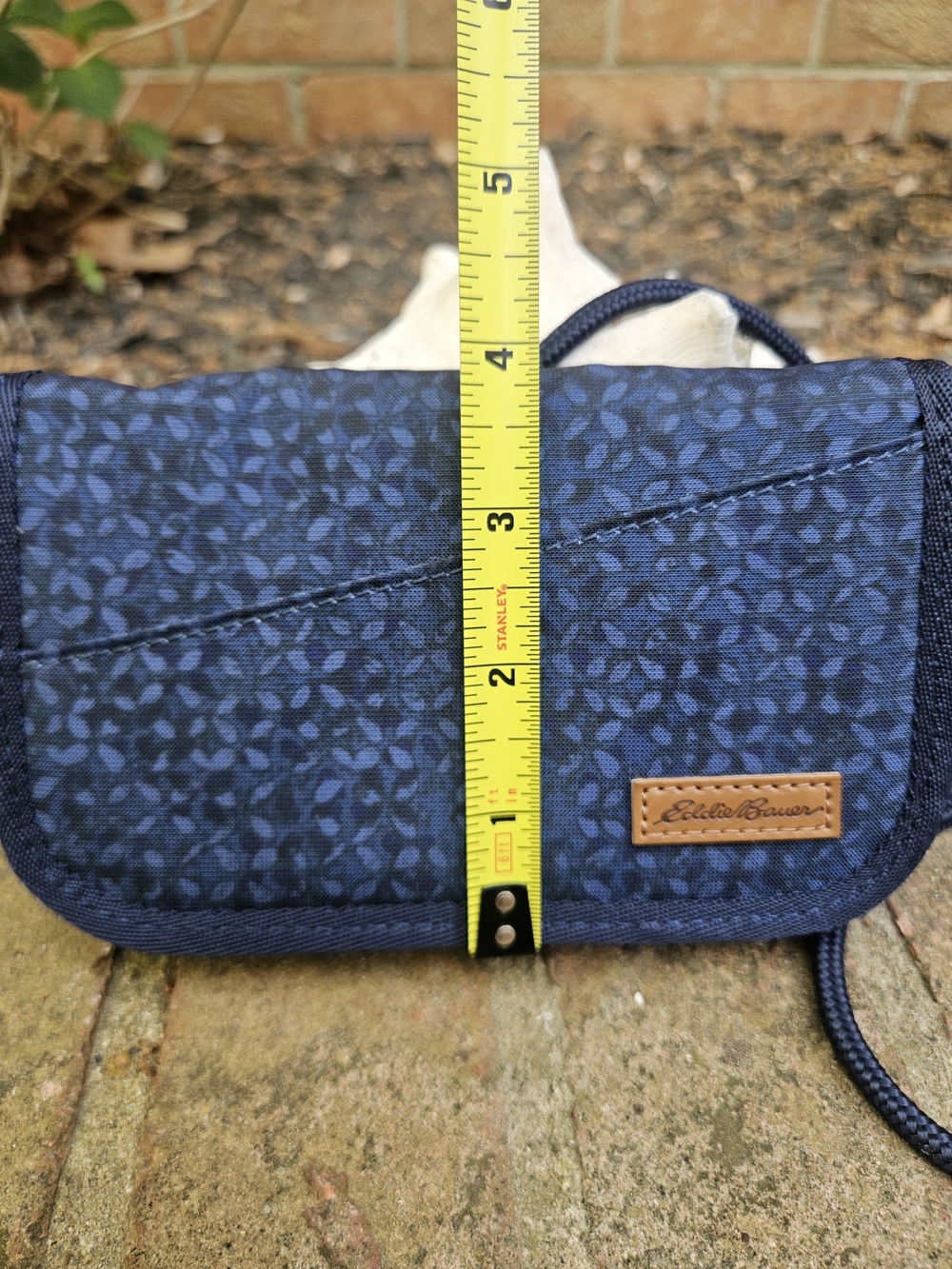 Eddie Bauer Travel Compact Crossbody Wallet With Removable Strap - Picture 5 of 5
